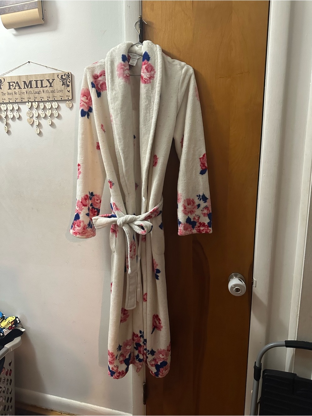 Liz Claiborne Floral Plush Bathrobe - White with Pink & Blue Roses